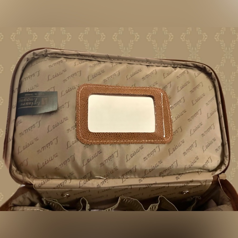 Leisure Luggage Vintage 1980’s Tapestry Travel Vanity Case with lock & keys NWOT - Picture 8 of 15